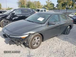 2024 Hyundai Elantra SE z VIN KMHLL4DG0RU656199, wystawiony jako IAAI lot #43228771 z przebiegiem 27 103 mil mil oraz . Historia ofert i sprzedaży dostępna na DreamBid. Obrazek 2.