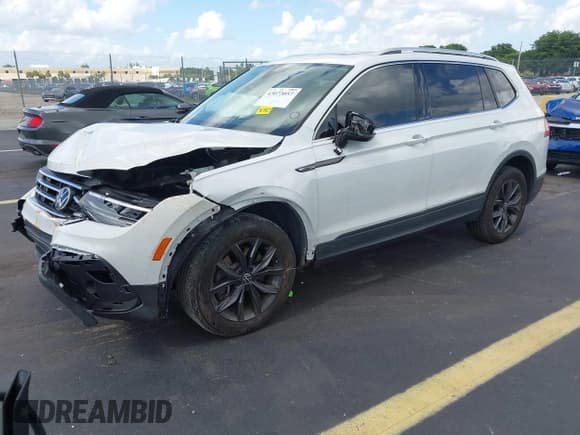 ✅ 2022 Volkswagen Tiguan SE • VIN: 3VV3B7AX1NM042582 • Lot: 43073057. Listed on IAAI with 28,724 mi. Free auction sales archive from the USA and detailed vehicle history report at DreamBid. Image 18.