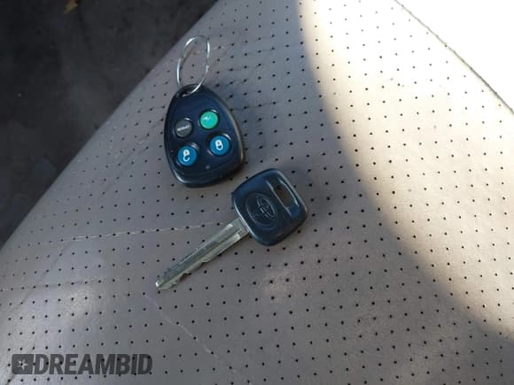 ✅ 2004 Toyota RAV4 • VIN: JTEHD20V640036226 • Lot: 43867870. Listed on IAAI with 187,271 mi. Free auction sales archive from the USA and detailed vehicle history report at DreamBid. Image 11.