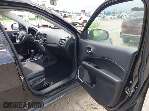 ✅ 2018 Jeep Compass Latitude • VIN: 3C4NJDBB6JT299135 • Lot: 42435560. Listed on IAAI with 74,347 mi. Free auction sales archive from the USA and detailed vehicle history report at DreamBid. Image 5.