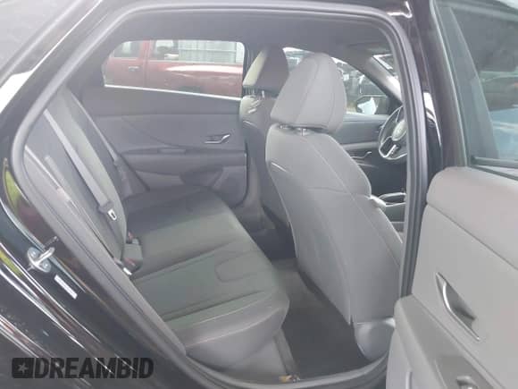 2024 Hyundai Elantra SEL z VIN KMHLM4DG8RU807030, wystawiony jako IAAI lot #43074383 z przebiegiem 27 530 mil mil oraz . Historia ofert i sprzedaży dostępna na DreamBid. Obrazek 8.