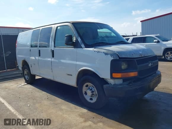 ✅ 2005 Chevrolet Express Cargo • VIN: 1GCGG25V151148606 • Lot: 43766191. Wystawiony na IAAI z przebiegiem 326 269 mil. Bezpłatny archiwum sprzedaży aukcyjnych z USA i szczegółowy raport historii pojazdu na DreamBid. Zdjęcie 1.