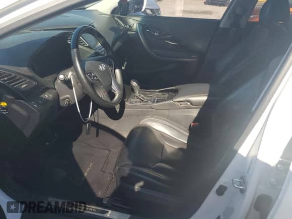 2017 Hyundai Azera Limited с VIN KMHFH4JG6HA590499, выставлен на аукционе Copart как лот 47276035 с пробегом 60 006 миль миль и Списание • Salvage title. История ставок и продаж доступна на DreamBid. Изображение 7.