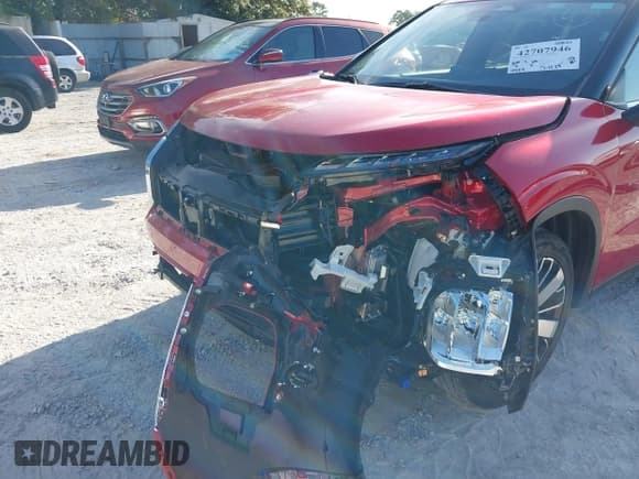 ✅ 2025 Mitsubishi Outlander SE • VIN: JA4J4VA80SZ017125 • Lot: 42707946. Listed on IAAI with 4,424 mi. Free auction sales archive from the USA and detailed vehicle history report at DreamBid. Image 6.