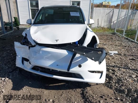 ✅ 2024 Tesla Model Y Long Range • VIN: 7SAYGDEE6RF186297 • Lot: 43597490. Wystawiony na IAAI z przebiegiem Nie podano. Bezpłatny archiwum sprzedaży aukcyjnych z USA i szczegółowy raport historii pojazdu na DreamBid. Zdjęcie 6.