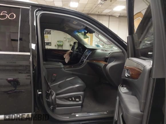 ✅ 2019 Cadillac Escalade ESV Luxury • VIN: 1GYS4HKJ6KR116863 • Lot: 43260750. Wystawiony na IAAI z przebiegiem 52 294 mil. Bezpłatny archiwum sprzedaży aukcyjnych z USA i szczegółowy raport historii pojazdu na DreamBid. Zdjęcie 5.