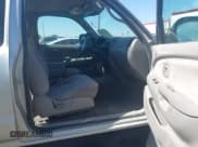 ✅ 2004 Toyota Tacoma • VIN: 5TEWN72NX4Z336533 • Lot: 42536549. Wystawiony na IAAI z przebiegiem 118 245 mil. Bezpłatny archiwum sprzedaży aukcyjnych z USA i szczegółowy raport historii pojazdu na DreamBid. Zdjęcie 5.