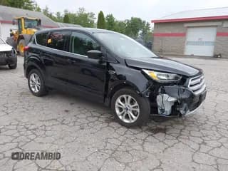 ✅ 2019 Ford Escape SE • VIN: 1FMCU9GD7KUB83970 • Lot: 43158648. Wystawiony na IAAI z przebiegiem 62 216 mil. Bezpłatny archiwum sprzedaży aukcyjnych z USA i szczegółowy raport historii pojazdu na DreamBid. Zdjęcie 1.