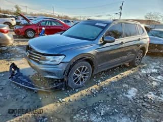 ✅ 2019 Volkswagen Tiguan SE • VIN: 3VV2B7AX3KM013673 • Лот: 95117115. Опубликован ранее на Copart с пробегом 77 072 миль. Бесплатный доступ к архиву аукционных продаж из США и подробный отчёт об истории автомобиля на DreamBid. Изображение 1.