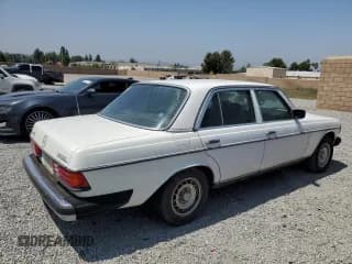 ✅ 1981 Mercedes-Benz 240 • VIN: WDBAB23A1BB220767 • Lot: 59676925. Listed on Copart with 306,119 mi. Free auction sales archive from the USA and detailed vehicle history report at DreamBid. Image 3.