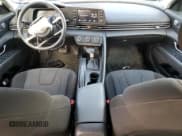 ✅ 2024 Hyundai Elantra SE • VIN: KMHLL4DG4RU782436 • Lot: 70428785. Wystawiony na Copart z przebiegiem 28 630 mil. Bezpłatny archiwum sprzedaży aukcyjnych z USA i szczegółowy raport historii pojazdu na DreamBid. Zdjęcie 8.