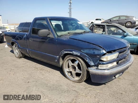 2002 Chevrolet S-10 LS z VIN 1GCCS14W428104099, wystawiony jako Copart lot #74635974 z przebiegiem 255 710 mil mil oraz Szkoda całkowita • Salvage title. Historia ofert i sprzedaży dostępna na DreamBid. Obrazek 4.