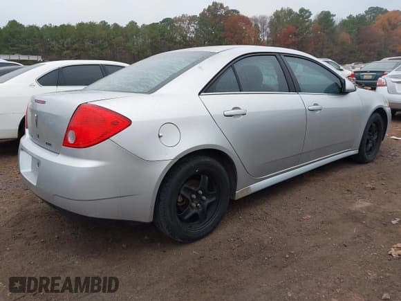 ✅ 2010 Pontiac G6 1SD • VIN: 1G2ZA5E00A4135326 • Lot: 43725857. Wystawiony na IAAI z przebiegiem 156 960 mil. Bezpłatny archiwum sprzedaży aukcyjnych z USA i szczegółowy raport historii pojazdu na DreamBid. Zdjęcie 4.