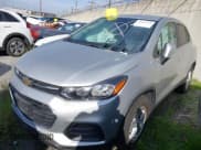 ✅ 2021 Chevrolet Trax LS • VIN: KL7CJKSB0MB319698 • Lot: 43034620. Listed on IAAI with 8,224 mi. Free auction sales archive from the USA and detailed vehicle history report at DreamBid. Image 2.