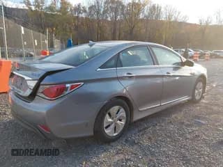 ✅ 2015 Hyundai Sonata • VIN: KMHEC4A46FA137206 • Лот: 43632486. Опубликован ранее на IAAI с пробегом 268 869 миль. Бесплатный доступ к архиву аукционных продаж из США и подробный отчёт об истории автомобиля на DreamBid. Изображение 4.