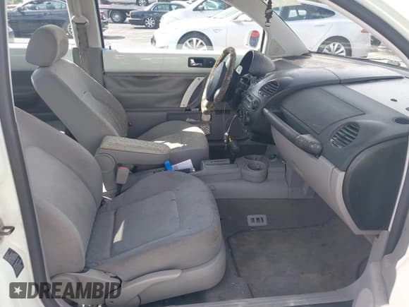 ✅ 2002 Volkswagen Beetle GLS • VIN: 3VWCB21C92M454501 • Lot: 43358460. Listed on IAAI with 64,980 mi. Free auction sales archive from the USA and detailed vehicle history report at DreamBid. Image 5.