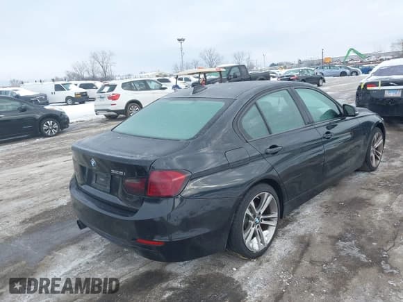 ✅ 2013 BMW 3 Series 328i xDrive • VIN: WBA3B3C59DF537627 • Lot: 43871931. Wystawiony na IAAI z przebiegiem 163 372 mil. Bezpłatny archiwum sprzedaży aukcyjnych z USA i szczegółowy raport historii pojazdu na DreamBid. Zdjęcie 4.