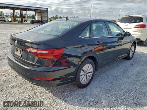 ✅ 2019 Volkswagen Jetta S • VIN: 3VWC57BU8KM130063 • Lot: 95115295. Wystawiony na Copart z przebiegiem 82 400 mil. Bezpłatny archiwum sprzedaży aukcyjnych z USA i szczegółowy raport historii pojazdu na DreamBid. Zdjęcie 3.