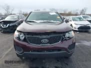✅ 2012 Kia Sorento LX • VIN: 5XYKT3A15CG288959 • Lot: 43679796. Wystawiony na IAAI z przebiegiem 161 413 mil. Bezpłatny archiwum sprzedaży aukcyjnych z USA i szczegółowy raport historii pojazdu na DreamBid. Zdjęcie 12.