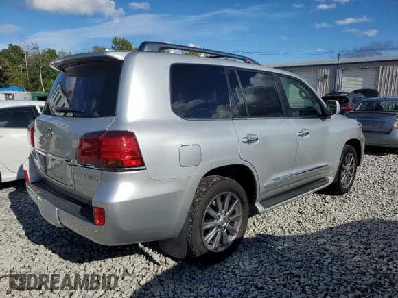 ✅ 2011 Lexus LX 570 • VIN: JTJHY7AX2B4080801 • Lot: 84430685. Wystawiony na Copart z przebiegiem 252 151 mil. Bezpłatny archiwum sprzedaży aukcyjnych z USA i szczegółowy raport historii pojazdu na DreamBid. Zdjęcie 3.