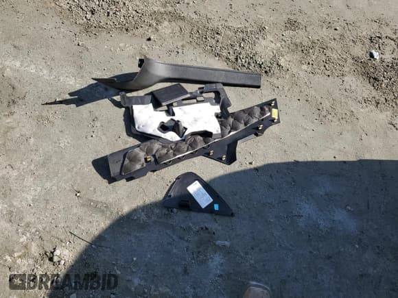 ✅ 2014 Chevrolet Volt • VIN: 1G1RB6E4XEU153526 • Lot: 80130254. Wystawiony na Copart z przebiegiem 112 298 mil. Bezpłatny archiwum sprzedaży aukcyjnych z USA i szczegółowy raport historii pojazdu na DreamBid. Zdjęcie 12.