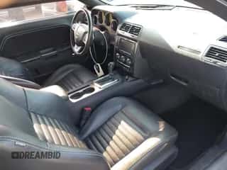 2014 Dodge Challenger SXT z VIN 2C3CDYAG3EH141115, wystawiony jako IAAI lot #43092764 z przebiegiem 74 131 mil mil oraz . Historia ofert i sprzedaży dostępna na DreamBid. Obrazek 5.