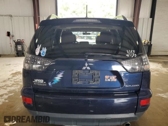 ✅ 2011 Mitsubishi Outlander SE • VIN: JA4JT3AW5BU019133 • Лот: 64064925. Опубликован ранее на Copart с пробегом 176 877 миль. Бесплатный доступ к архиву аукционных продаж из США и подробный отчёт об истории автомобиля на DreamBid. Изображение 6.