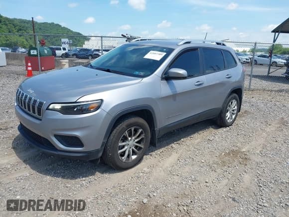 ✅ 2020 Jeep Cherokee Latitude • VIN: 1C4PJMCB8LD518449 • Lot: 42607389. Wystawiony na IAAI z przebiegiem 75 753 mil. Bezpłatny archiwum sprzedaży aukcyjnych z USA i szczegółowy raport historii pojazdu na DreamBid. Zdjęcie 2.