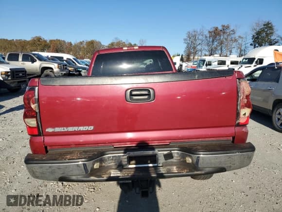 ✅ 2006 Chevrolet Silverado 2500HD Work Truck • VIN: 1GCHC23U86F204393 • Лот: 83843324. Опубликован ранее на Copart с пробегом 232 353 миль. Бесплатный доступ к архиву аукционных продаж из США и подробный отчёт об истории автомобиля на DreamBid. Изображение 6.