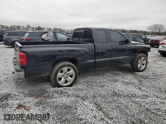 2006 Dodge Dakota SLT z VIN 1D7HE42N16S702822, wystawiony jako Copart lot #44034175 z przebiegiem 141 509 mil mil oraz Szkoda całkowita • Salvage title. Historia ofert i sprzedaży dostępna na DreamBid. Obrazek 3.
