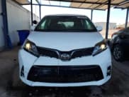 ✅ 2019 Toyota Sienna SE • VIN: 5TDEZ3DC4KS216015 • Лот: 66359384. Опубликован ранее на Copart с пробегом 60 368 миль. Бесплатный доступ к архиву аукционных продаж из США и подробный отчёт об истории автомобиля на DreamBid. Изображение 5.