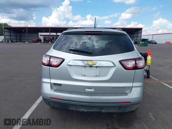 ✅ 2015 Chevrolet Traverse LT • VIN: 1GNKRHKD2FJ270807 • Lot: 42656998. Wystawiony na IAAI z przebiegiem 132 033 mil. Bezpłatny archiwum sprzedaży aukcyjnych z USA i szczegółowy raport historii pojazdu na DreamBid. Zdjęcie 16.