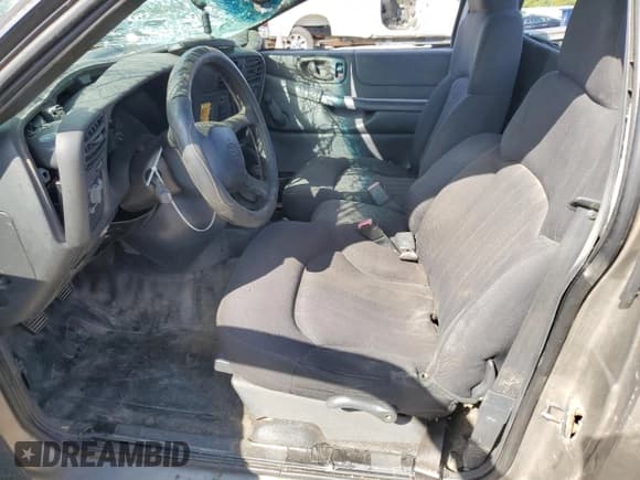 ✅ 2003 Chevrolet S-10 LS • VIN: 1GCCS14H238276411 • Lot: 82161405. Wystawiony na Copart z przebiegiem 245 947 mil. Bezpłatny archiwum sprzedaży aukcyjnych z USA i szczegółowy raport historii pojazdu na DreamBid. Zdjęcie 7.