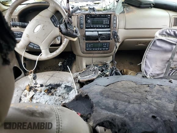 ✅ 2005 Ford Explorer Eddie Bauer • VIN: 1FMDU74K75UB43694 • Lot: 81813565. Wystawiony na Copart z przebiegiem Nie podano. Bezpłatny archiwum sprzedaży aukcyjnych z USA i szczegółowy raport historii pojazdu na DreamBid. Zdjęcie 8.