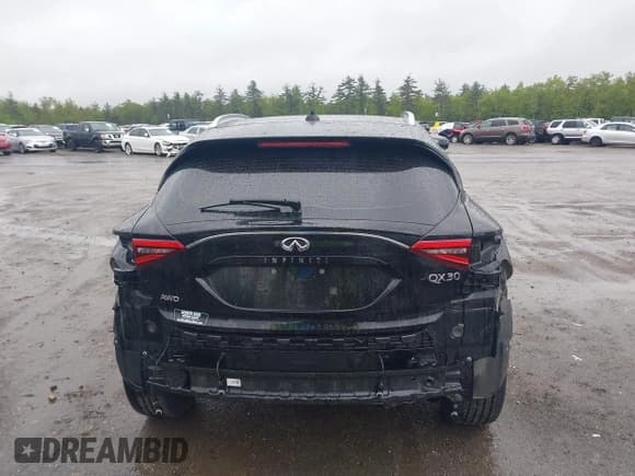 ✅ 2018 Infiniti QX30 Luxury • VIN: SJKCH5CR1JA042991 • Lot: 42308605. Listed on IAAI with 68,363 mi. Free auction sales archive from the USA and detailed vehicle history report at DreamBid. Image 17.