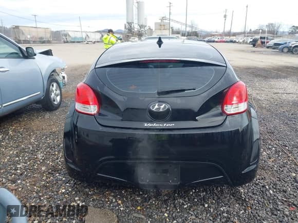 ✅ 2013 Hyundai Veloster w/Black Int • VIN: KMHTC6AD7DU092257 • Lot: 41464977. Wystawiony na IAAI z przebiegiem 151 152 mil. Bezpłatny archiwum sprzedaży aukcyjnych z USA i szczegółowy raport historii pojazdu na DreamBid. Zdjęcie 16.