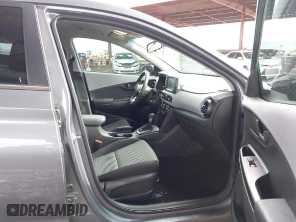 ✅ 2019 Hyundai Kona SE • VIN: KM8K12AA6KU379294 • Лот: 43433132. Опубликован ранее на IAAI с пробегом 61 497 миль. Бесплатный доступ к архиву аукционных продаж из США и подробный отчёт об истории автомобиля на DreamBid. Изображение 5.