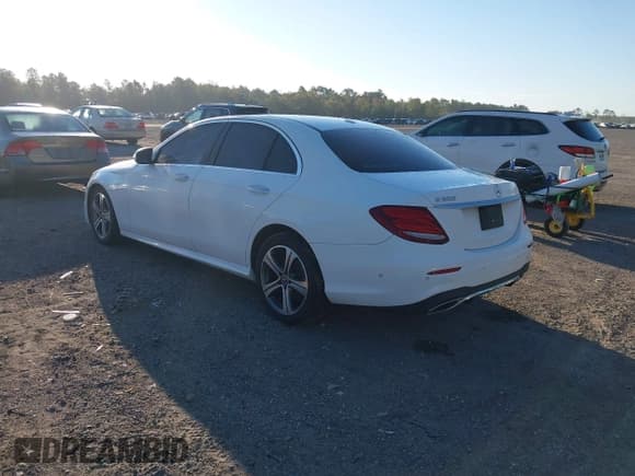 ✅ 2018 Mercedes-Benz E 300 • VIN: WDDZF4JB9JA327236 • Lot: 43470938. Listed on IAAI with 129,386 mi. Free auction sales archive from the USA and detailed vehicle history report at DreamBid. Image 3.
