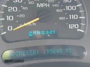 ✅ 2003 Chevrolet Suburban LS • VIN: 3GNEC16T03G334122 • Lot: 41860521. Wystawiony na IAAI z przebiegiem 195 648 mil. Bezpłatny archiwum sprzedaży aukcyjnych z USA i szczegółowy raport historii pojazdu na DreamBid. Zdjęcie 15.