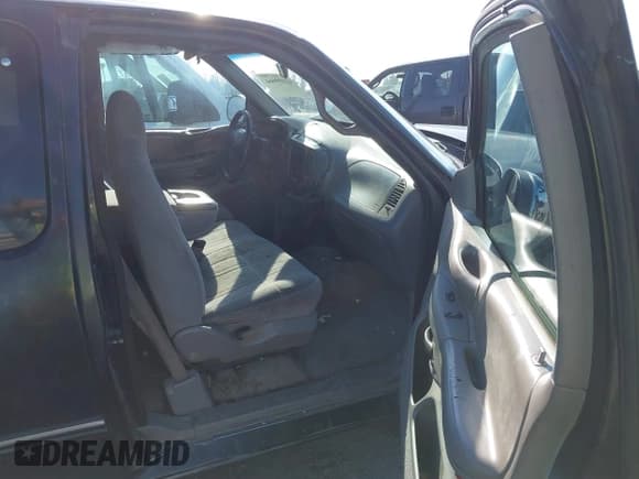 ✅ 1997 Ford F-250 • VIN: 1FTFX27L4VKC04670 • Лот: 41699664. Опубликован ранее на IAAI с пробегом 272 038 миль. Бесплатный доступ к архиву аукционных продаж из США и подробный отчёт об истории автомобиля на DreamBid. Изображение 5.