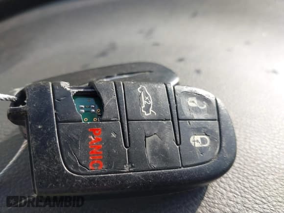 ✅ 2016 Chrysler 200 LX • VIN: 1C3CCCFB4GN121369 • Лот: 43778993. Опубликован ранее на IAAI с пробегом 142 567 миль. Бесплатный доступ к архиву аукционных продаж из США и подробный отчёт об истории автомобиля на DreamBid. Изображение 11.