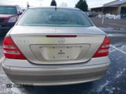 ✅ 2002 Mercedes-Benz C 230/260/280/320 • VIN: WDBRF64J62F205588 • Lot: 41619259. Wystawiony na IAAI z przebiegiem 172 783 mil. Bezpłatny archiwum sprzedaży aukcyjnych z USA i szczegółowy raport historii pojazdu na DreamBid. Zdjęcie 16.