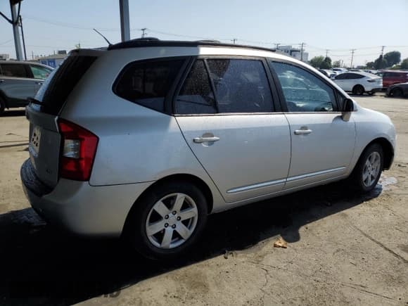 ✅ 2008 Kia Rondo LX • VIN: KNAFG525187175286 • Лот: 60478555. Опубликован ранее на Copart с пробегом 161 833 миль. Бесплатный доступ к архиву аукционных продаж из США и подробный отчёт об истории автомобиля на DreamBid. Изображение 3.
