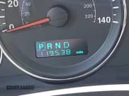 ✅ 2007 Jeep Commander Limited • VIN: 1J8HG58277C657056 • Lot: 43490802. Wystawiony na IAAI z przebiegiem 119 538 mil. Bezpłatny archiwum sprzedaży aukcyjnych z USA i szczegółowy raport historii pojazdu na DreamBid. Zdjęcie 15.