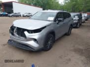 ✅ 2020 Toyota Highlander Hybrid LE • VIN: 5TDBBRCH9LS505383 • Лот: 42413260. Опубликован ранее на IAAI с пробегом 137 526 миль. Бесплатный доступ к архиву аукционных продаж из США и подробный отчёт об истории автомобиля на DreamBid. Изображение 2.