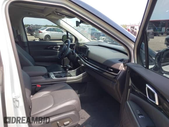 ✅ 2025 Kia Carnival SX • VIN: KNDNE5K30S6458925 • Lot: 42347721. Listed on IAAI with 3,397 mi. Free auction sales archive from the USA and detailed vehicle history report at DreamBid. Image 5.
