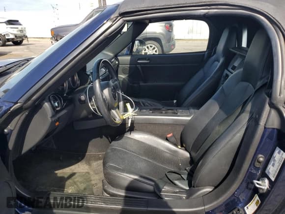 ✅ 2007 Mazda MX-5 Miata Sport • VIN: JM1NC25F470130850 • Lot: 45409985. Wystawiony na Copart z przebiegiem 94 781 mil. Bezpłatny archiwum sprzedaży aukcyjnych z USA i szczegółowy raport historii pojazdu na DreamBid. Zdjęcie 7.