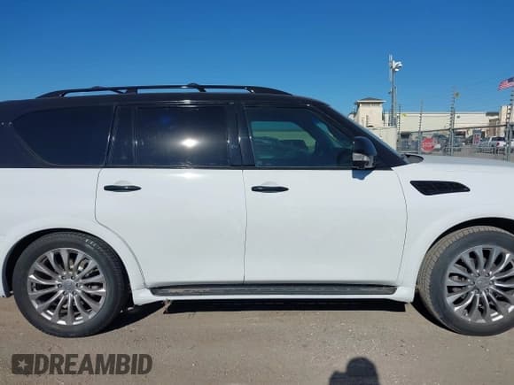 ✅ 2015 Infiniti QX80 • VIN: JN8AZ2NF4F9572054 • Lot: 43877528. Wystawiony na IAAI z przebiegiem 154 210 mil. Bezpłatny archiwum sprzedaży aukcyjnych z USA i szczegółowy raport historii pojazdu na DreamBid. Zdjęcie 13.