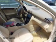 ✅ 2003 Mercedes-Benz C 240 • VIN: WDBRF61J43E014165 • Lot: 42623495. Wystawiony na IAAI z przebiegiem Nie podano. Bezpłatny archiwum sprzedaży aukcyjnych z USA i szczegółowy raport historii pojazdu na DreamBid. Zdjęcie 5.