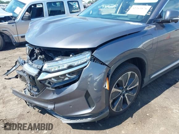 ✅ 2024 VinFast VF 8 Plus • VIN: RLLV1AFA3RH009028 • Лот: 42263876. Опубликован ранее на IAAI с пробегом 4 185 миль. Бесплатный доступ к архиву аукционных продаж из США и подробный отчёт об истории автомобиля на DreamBid. Изображение 21.